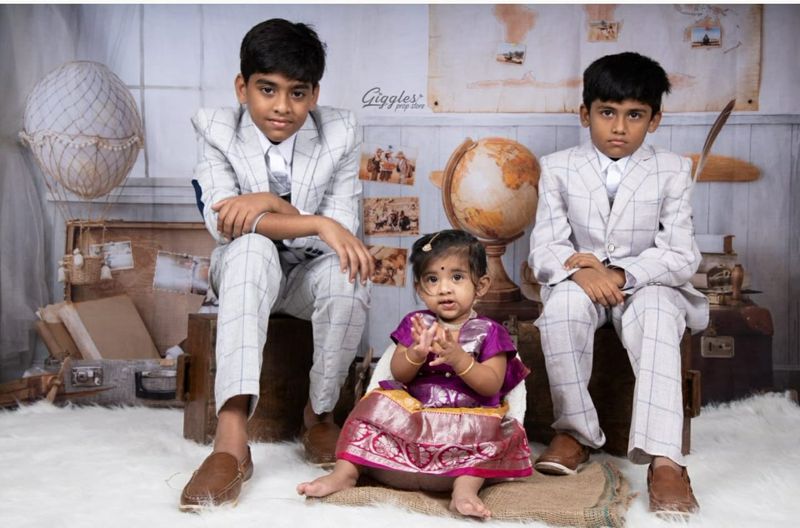 தற்போது இந்த தம்பதிகளுக்கு இரண்டு ஆண் குழந்தைகள் மற்றும் ஒரு வயது பெண் குழந்தை உள்ள நிலையில், விமலின் மகள் ஆத்விகாவுக்கு நேற்று முதல் பிறந்தநாள் கொண்டாடப்பட்டது.