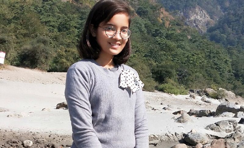 बताया जाता है कि 2013 में केदारनाथ आपदा का भी रिद्धिमा पर असर पड़ा और शायद तब उसने पहली बार ‘जलवायु परिवर्तन’ के बारे में सुना था। फिर उसने बाढ़ के कारण हुई भयानक तबाही के बाद पर्यावरण संरक्षण के लिए काम करना शुरू किया। उसने देखा कि लोग अभी भी इस तबाही की भरपाई नहीं कर पाए हैं। वह नहीं चाहती है कि और फिर ऐसी कोई तबाही आए। इसलिए वो दिन ब दिन बढ़ रही ग्लोबल वॉर्मिंग जैसी समस्याओं को लेकर भी जागरूकता फैलाती रहती है।