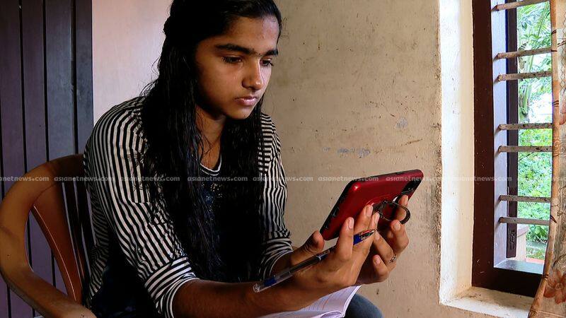 students parents and teachers under immense pressure from digital education drive