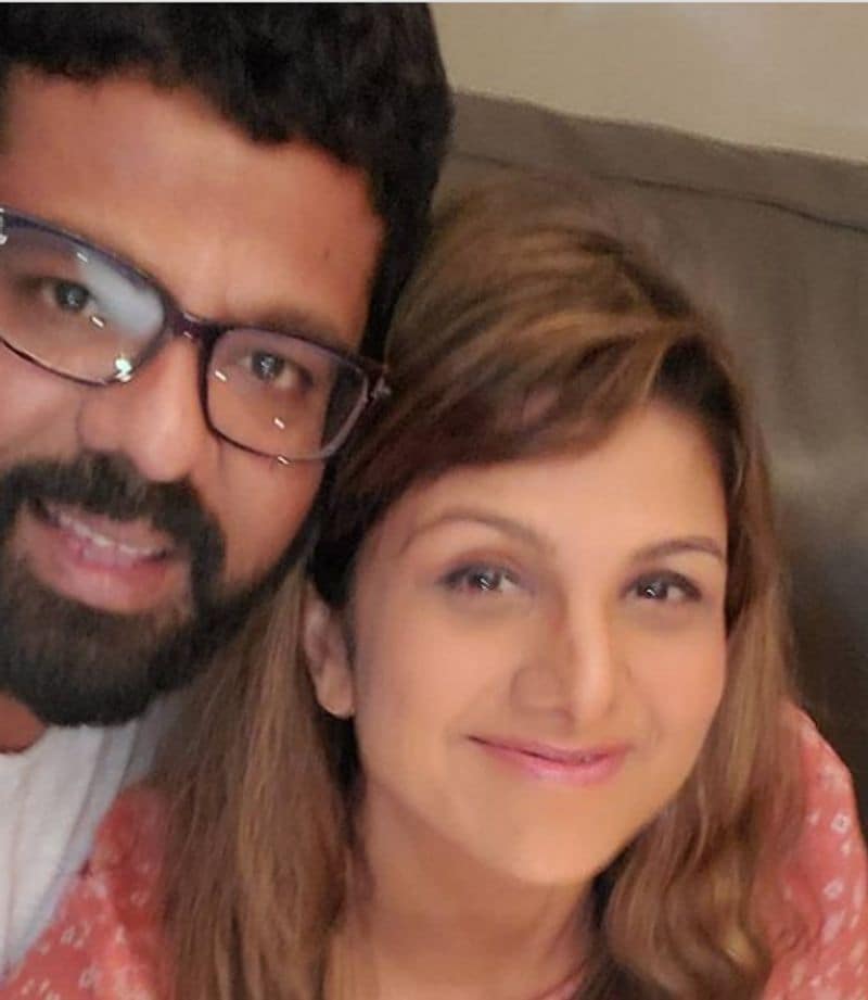 കുടുംബത്തിനൊപ്പമുള്ള ഫോട്ടോയാണ് ഇപ്പോള് രംഭ പങ്കുവെച്ചിരിക്കുന്നത്.
