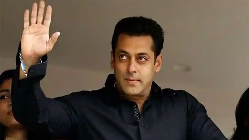 Salman Khan
Kareena once said, "I am not at all a Salman Khan fan. I don't like him. He is a bad actor."