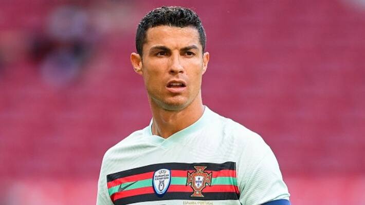 Cristiano Ronaldo choose his favourite trophy and goal Cristiano Ronaldo choose his favourite trophy and goal