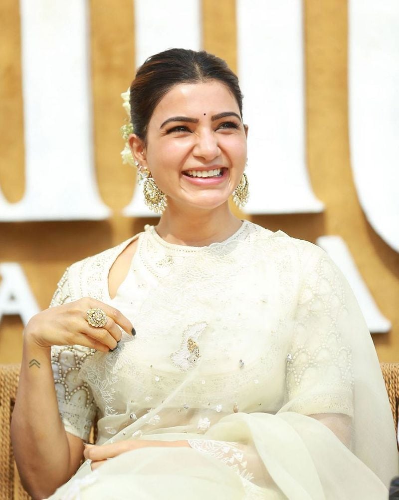 మరోవైపు హీరోయిన్గా సమంత `శాకుంతలం` చిత్రంలో శకుంతలగా నటిస్తుంది. గుణశేఖర్ దర్శకత్వంలో రూపొందుతున్న చిత్రమిది. షూటింగ్ దశలో ఉంది. తమిళంలో విఘ్నేష్ శివ దర్శకత్వంలో `కాథువాకుల రెండు కాదల్` చిత్రంలో విజయ్ సేతుపతి, నయనతారలతో కలిసి నటిస్తుంది.