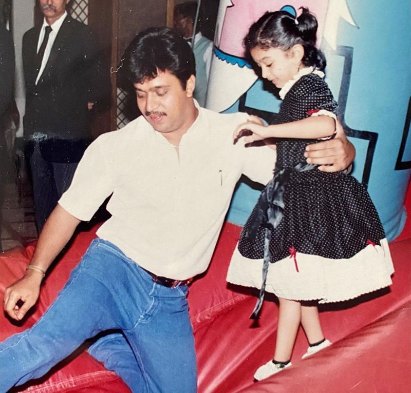 அப்பா - மகளின் அளவற்ற பாசம் 