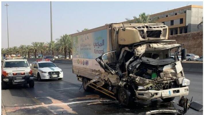 twelve injured in Saudi after truck and bus crash twelve injured in Saudi after truck and bus crash
