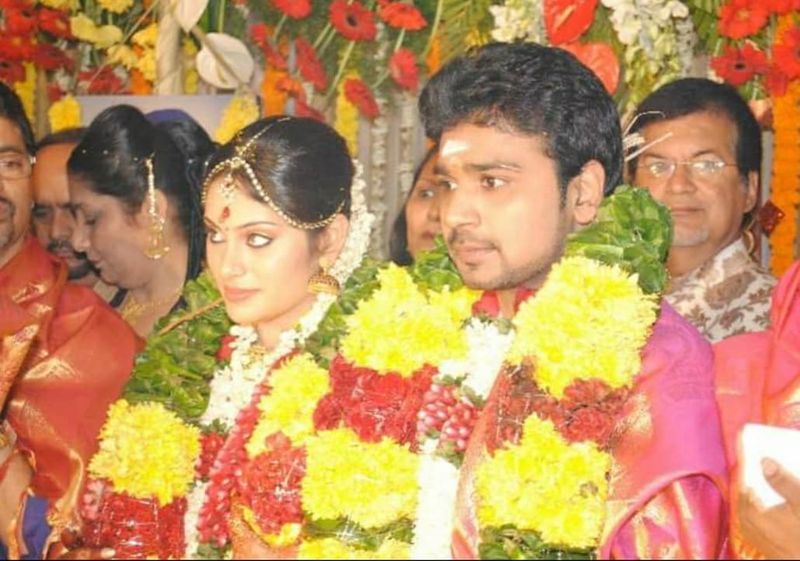 மணக்கோலத்தில் கண்ணே பட்டுடும் இருவரும் அம்புட்டு அழகு 