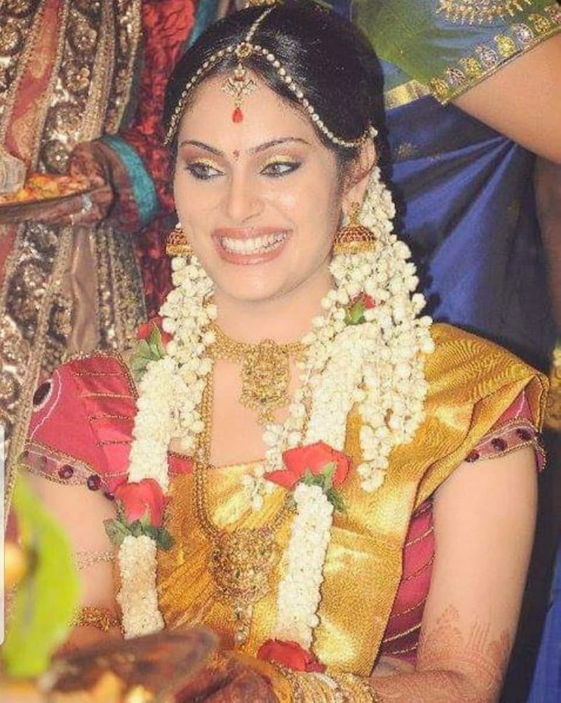 திருமணத்திற்கு பின் கழுத்தில் தாலியோடு ஸ்ருதிகா 