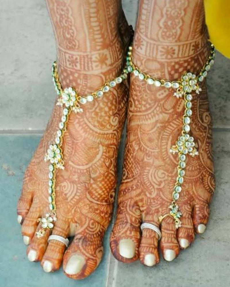 கால்களுக்கும் நகைகள்... பட் கொலுசு மிஸ்ஸிங் 