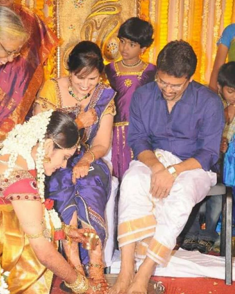 திருமணத்தின் போது அரங்கேறிய சடங்கு நிகழ்ச்சிகள் 