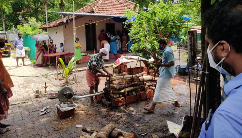 ഉടൻ തന്നെ അഗ്നിരക്ഷാ സേനാംഗങ്ങൾ മരണ വീട്ടിലെത്തുകയും പോർട്ടബിൾ പമ്പ് ഉപയോഗിച്ച് 100 മീറ്റർ അകലെയുള്ള പാടത്തേയ്ക്ക് വെള്ളം പമ്പ് ചെയ്ത് കളയുകയും 11 മണിയോട് കൂടി പൂർണ്ണമായും വെള്ളക്കെട്ട് ഒഴിവാക്കി മരണാനന്തര ചടങ്ങ് നടത്താനാവുന്ന സാഹചര്യമൊരുക്കുകയും ചെയ്തു.