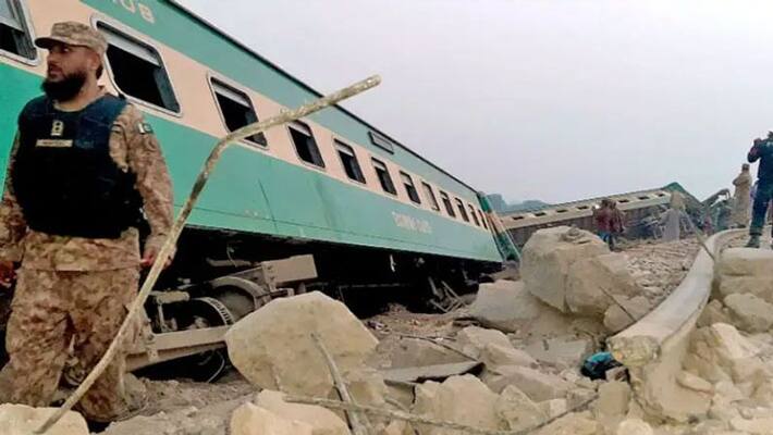 shocking train accident in Pakistan, more than 30 people died in the collision of two trains kpa shocking train accident in Pakistan, more than 30 people died in the collision of two trains kpa