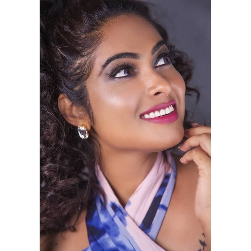 త్వరలో ఓటిటి లో అందుబాటులోకి రానున్న ఈ సిరీస్ లో దివి బోల్డ్ అండ్ ఛాలెంజింగ్ రోల్ చేశారని సమాచారం. విడుదలైన క్యాబ్ స్టోరీస్ ట్రైలర్ ఆకట్టుకుంది.