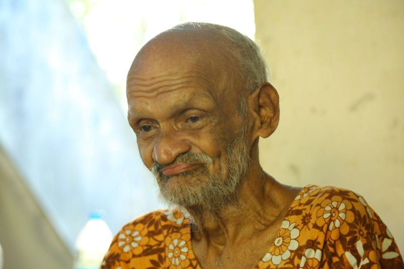 ആരോഗ്യം മോശമായതിനെത്തുടർന്ന് ജോലി ചെയ്യാൻ പറ്റാത്ത സാഹചര്യം വന്നപ്പോൾ ആര്എംഎസ് എന്ന ചായ കട താൽക്കാലികമായി അടച്ചു. പക്ഷേ, നാട്ടുകാർ ഇടപെട്ട് മറ്റൊരാൾക്ക് ചായക്കട കൈമാറി. കടയില് നിന്നുള്ള വരുമാനത്തില് നിന്ന് ദിവസം 350 രൂപയും മൂന്ന് നേരം ഭക്ഷണവും യഹിയയ്ക്ക് കടയില് നിന്ന് എത്തിക്കും. 