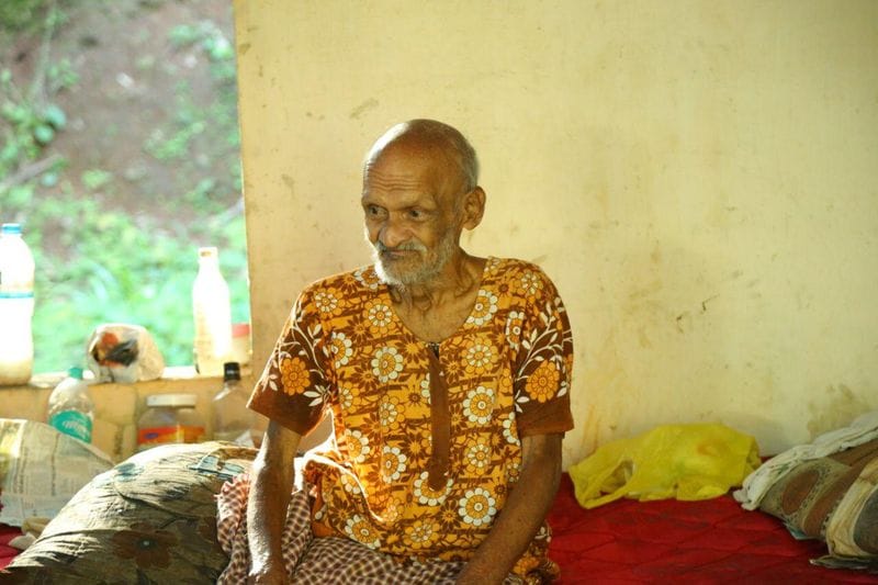 മുക്കുന്നം എന്ന ഗ്രാമത്തില് നിന്നും യഹിയയുടെ ഖ്യാതി നാടുകള് തോറും പറന്നു. അതോടൊപ്പം ആര്എംഎസ് എന്ന ചായക്കടയുടെ പ്രത്യേകതകളും. മറ്റ് ചായക്കടകളില് നിന്ന് വ്യത്യസ്തമായിരുന്നു ആര്എംഎസിലെ പണമിടപാട് രീതികള്. ഊണിന് 10 രൂപ, ചിക്കൻ കറിക്ക് 40 രൂപ. ഒരു പ്ലെയ്റ്റ് കപ്പ 10 രൂപ. പത്തു ദോശയ്ക്ക് അഞ്ച് ദോശ ഫ്രീ. അഞ്ച് ചിക്കൻകറിക്ക് ഒരു ചിക്കൻകറി ഫ്രീ. ചായക്ക് 5 രൂപ എന്നിങ്ങനെ വിവിധ ഓഫറുകള്. അതും സ്വയം തയ്യാറാക്കുന്ന കറിമസാലകൾ മാത്രമേ ഉപയോഗിക്കൂ. പക്ഷേ ഒരു വലിയ നിര്ബന്ധമുണ്ടായിരുന്നു. വിളമ്പി വച്ച ഭക്ഷണം ബാക്കി വച്ചാല് 25 രൂപ അധിക ചാര്ജ്ജ് ഈടാക്കിയേ യഹിയ ആളെ കടയില് നിന്ന് വിടൂ. അനേകം പേര് ഭക്ഷണമില്ലാതിരിക്കുമ്പോള് നമ്മള് ഭക്ഷണം വെറുതേ കളയുരുതെന്നാണ് അദ്ദേഹത്തിന്റെ പക്ഷം. 