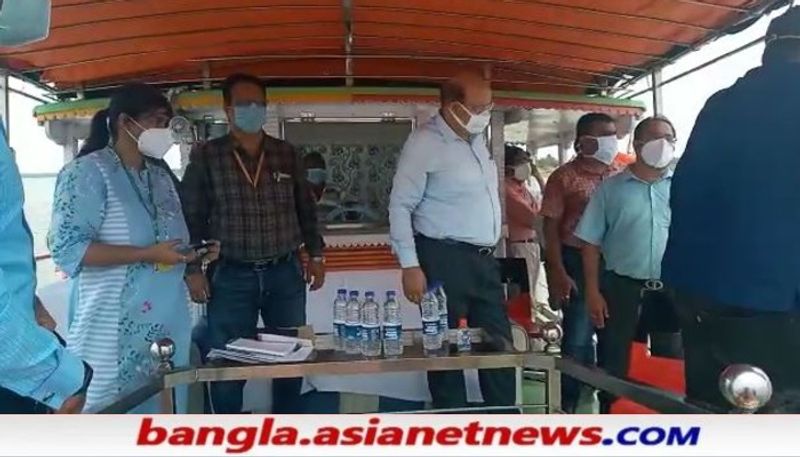 নদীপথে তীরবর্তী গ্রামগুলি পরিদর্শন করেন কেন্দ্রীয় প্রতিনিধি দল। সেখানে কত ক্ষয়ক্ষতি হয়েছে, তার পূর্ণাঙ্গ রিপোর্ট তৈরি করবেন আধিকারিকরা। সেই রিপোর্ট তুলে দেওয়া হবে কেন্দ্রের হাতে।