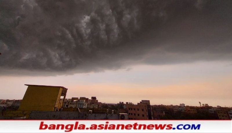 আবহাওয়া দফতর সূত্রে খবর, দক্ষিণবঙ্গের অধিকাংশ জেলাতেই অস্বস্তিকর আবহাওয়া থাকবে। বাতাসে আর্দ্রতার পরিমাণ তুলনায় বেশি থাকবে।
