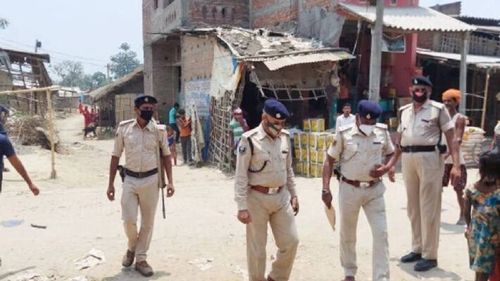 Lathicharge on STET candidates protesting outside Education Minister's home in Bihar lns Lathicharge on STET candidates protesting outside Education Minister's home in Bihar lns