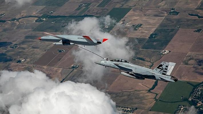 US Navy refuelled a F/A-18 Super Hornet using an unmanned MQ-25 Stingray US Navy refuelled a F/A-18 Super Hornet using an unmanned MQ-25 Stingray