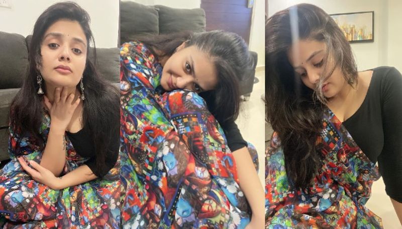 చీరలో కొంటె పోజులతో పిచ్చెక్కిస్తున్న శ్రీముఖి.