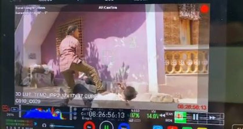 `నేను స్టంట్స్ చేయడానికి సహకరించిన నన్ను ఇలా రెడీ చేసిన హాలీవుడ్ ట్రైనర్ యన్నిక్ బెన్ అని తెలిపింది.ఈ సందర్భంగా ఆయనకు ప్రత్యేకంగా ధన్యవాదాలు తెలిపింది సమంత.