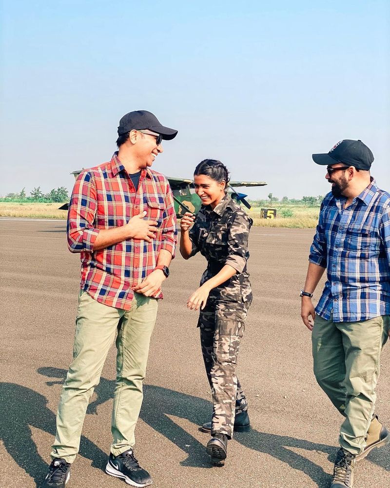 తాను ఫైటింగ్ సన్నివేశాల కోసం ప్రిపేర్ అయిన వీడియోలను పంచుకుంది.ఇందులో మగవారితో సమంత ఫైటింగ్ సీన్స్ లో పాల్గొనడం విశేషం.