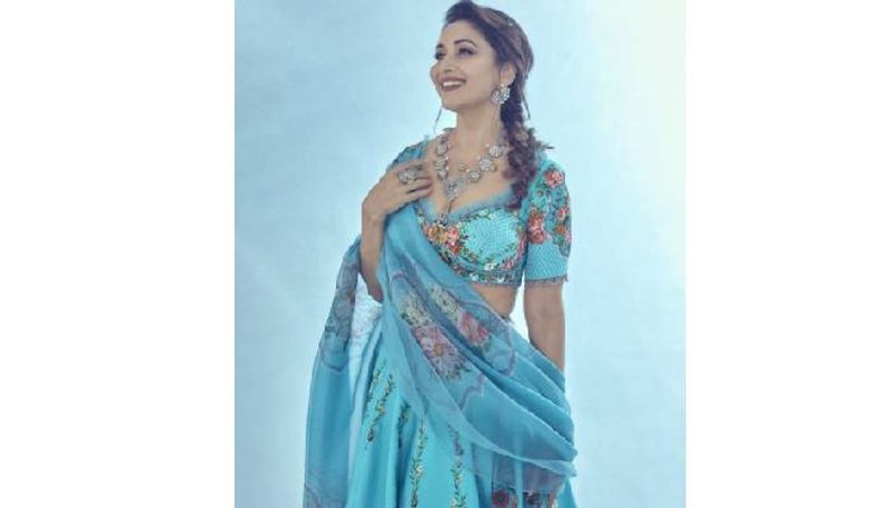 മാധുരിയുടെ ഏറ്റവും പുത്തന് ചിത്രങ്ങളാണ് ഇപ്പോള് സോഷ്യല് മീഡിയയില് വൈറലാകുന്നത്.