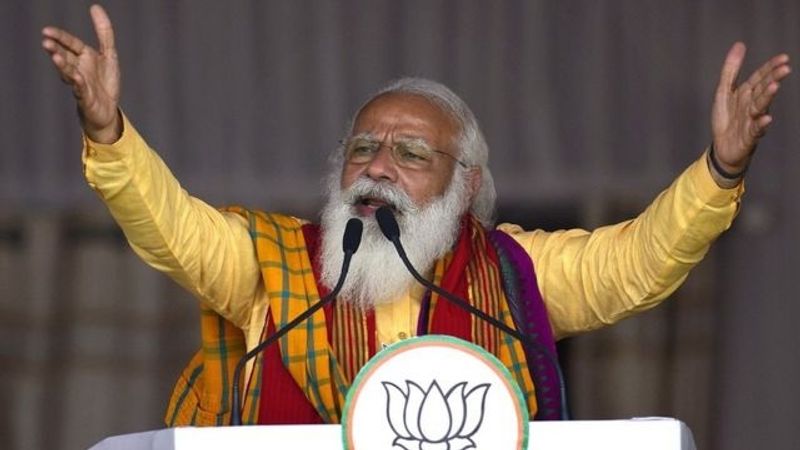 ..तो इस कारण पश्चिम बंगाल में मिला झटका
संघ की मीटिंग इस बात पर भी चर्चा हुई कि पश्चिम बंगाल पीएम नरेंद्र मोदी की छवि मुसलमान विरोधी बनाने की रणनीति सीएम ममता बनर्जी और कांग्रेस ने अपनाई। जिसका असर भी चुनाव परिणाम देखने को मिला, क्योंकि इससे मुसलमान वोटर एकजुट हो गए और 70% से ज्यादा मुसलमानों ने तृणमूल कांग्रेस को वोट देकर चुनाव नतीजों को एकतरफा कर दिया।
(फाइल फोटो)