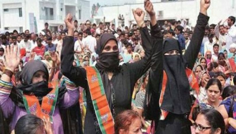 इस बार मुस्लिम चेहरों को भी मिल सकता है टिकट
पिछले चुनाव में बीजेपी ने एक भी मुस्लिम उम्मीदवार को टिकट नहीं दिया था। जबकि इस बार मुस्लिम उम्मीदवारों को भी मैदान में उतारने का मन बना रही है। ताकि उसकी मुस्लिम विरोधी छवि बनाने का मौका विरोधियों को नहीं मिले। हालांकि इस पर अंतिम फैसला पार्टी को करना है।
(फाइल फोटो)