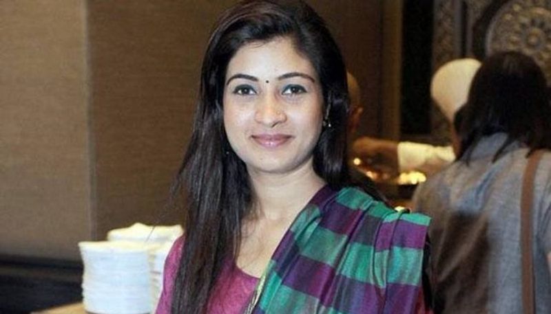 అల్కా లాంబాఅల్కా లాంబా ఆమ్ ఆద్మీ పార్టీ వాలంటీర్. కానీ దీనికి ముందు ఆమె ఎన్ఎస్యూఐ జాతీయ అధ్యక్షురాలు.డిసెంబర్ 26న ఆమ్ ఆద్మీ పార్టీలో చేరారు. ఆమె గో ఇండియా ఫౌండేషన్ అనే ఎన్జీఓను కూడా నడుపుతోంది, ఇందులో సల్మాన్ ఖాన్, అమీర్ ఖాన్, డియా మీర్జా తదితరులు పాల్గొన్నారు. ఆమె మహిళా సాధికారతపై చాలా దృష్టి పెట్టింది.
