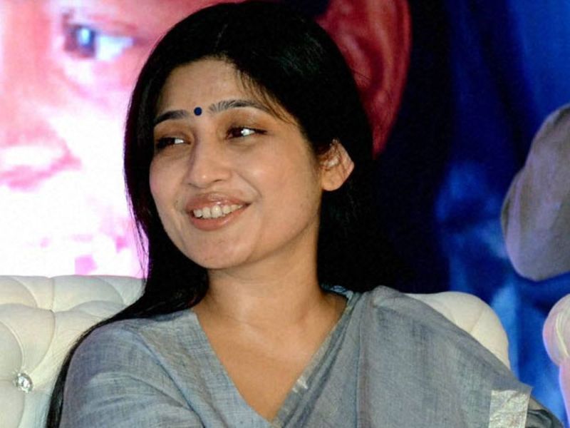 డింపుల్ యాదవ్డింపుల్ యాదవ్ కన్నౌజ్ (యుపి) నియోజకవర్గం ఎంపి. ఆమె భర్త అఖిలేష్ యాదవ్ ఉత్తర ప్రదేశ్ సిఎం. ఎన్నికలలో పోటీ లేకుండా గెలిచిన కొద్దిమంది భారతీయులలో ఆమె ఒకరు.