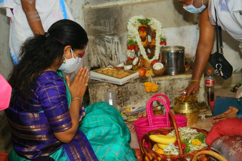 trs mlc kavitha performs lakshmi narasimha swamy puja in  konduru village akp