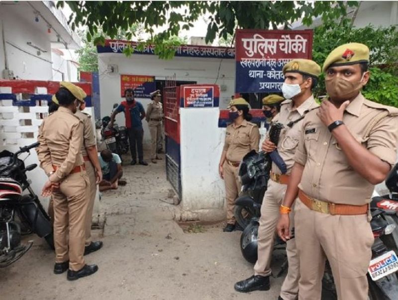 पीड़िता के चचेरे भाई का आरोप के मुताबिक उसने युवती को जब पेन और कागज दिया गया तो कंपकंपाते हाथों से लिखकर बताई कि डॉक्टर अच्छी नहीं है, सब मिले हैं, कोई इलाज नहीं किया है और उसके साथ गंदा काम किया है।