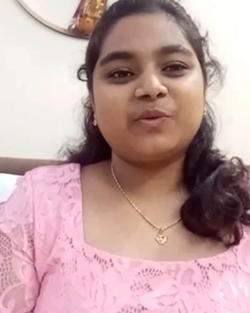 ఆ తరువాత గీతిక నటించడం మానేశారు. ఒకప్పుడు పసిపాపగా ఉన్న గీతిక ఇప్పుడు టీనేజ్ కి చేరుకుంది. చాలా కాలం తరువాత ఆమె ఓ యూట్యూబ్ ఛానల్ ఇంటర్వ్యూలో పాల్గొన్నారు. తన చదువు, కుటుంబం, ప్రస్తుత పరిస్థితుల గురించి తెలిపారు.