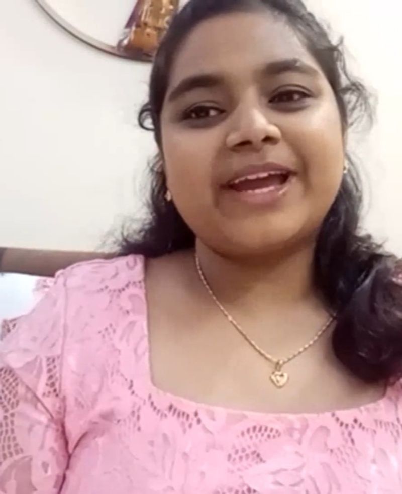 చదువుపై దృష్టి పెట్టడం కూడా నటించక పోవడానికి ఒక కారణం అని ఆమె తెలిపారు. గీతిక ప్రస్తుతం ఇంటర్మీడియట్ సెకండ్ ఇయర్ చదువుతున్నారట. ఈ ఏడాది ఇంటర్ పూర్తి అవుతుందని గీతక చెప్పారు.