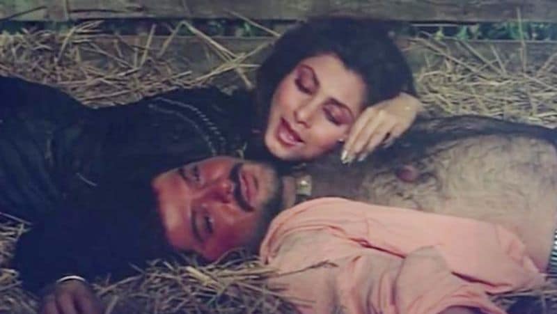 1986 में आई फिल्म जांबाज में डिंपल और अनिल ने बेहद इंटीमेट सीन दिए थे। एक पूरा लव मेकिंग गाना अनिल और डिंपल पर फिल्माया गया था।