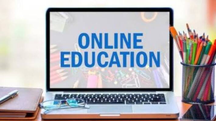 Tirur school provides smart phone library for students Tirur school provides smart phone library for students