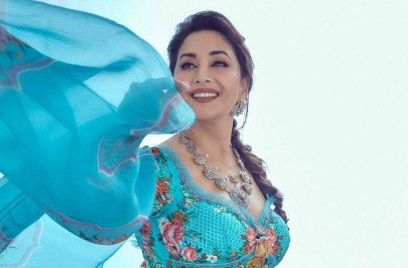 When Madhuri Dixit revealed one thing she has that Juhi Chawla doesn't-SYT