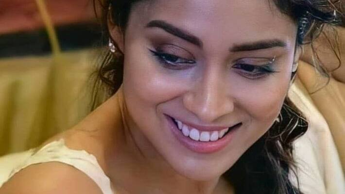 Shriya shares her husband kiss video jsp Shriya shares her husband kiss video jsp