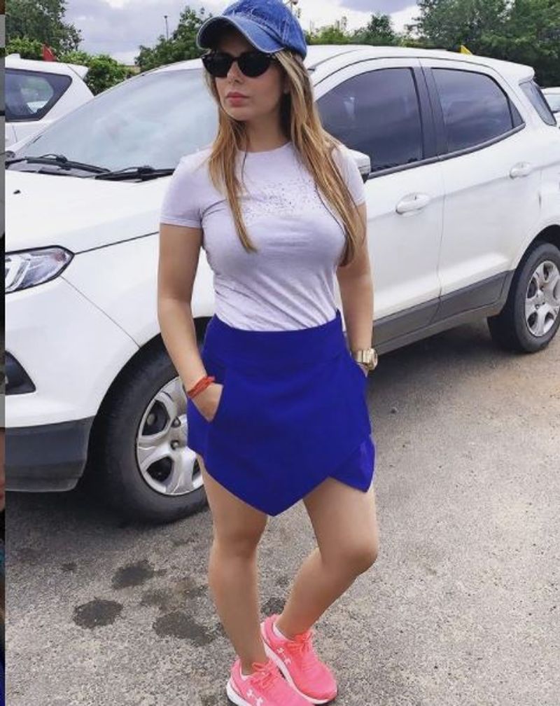 அதர்வா நடித்த இரும்பு குதிரை திரைப்படத்தில் ஸ்பெஷல் ரோலில் நடித்திருந்தார். அதனை தொடர்ந்து விஜய் ஆண்டனியுடன் சைத்தான் திரைப்படத்தில் முக்கிய கதாபாத்திரத்தில் அறிமுகமானார். 