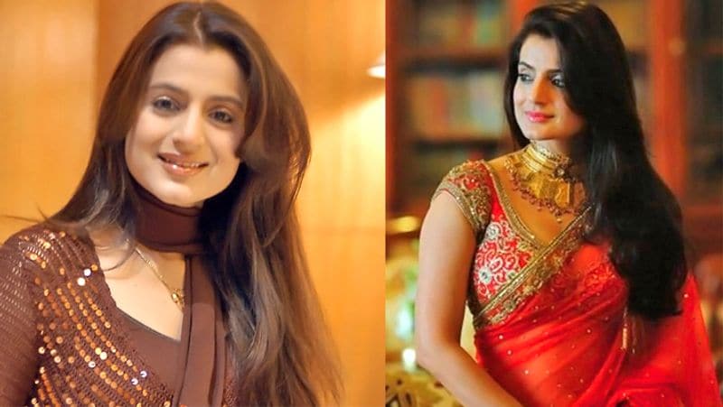 अमीषा पटेल प्रसिद्ध राजनेता बैरिस्टर रजनी पटेल की पोती हैं। इनके ग्रैंड फादर अपने समय में मुंबई कांग्रेस के प्रदेश अध्यक्ष थे। अमीषा मुंबई के ब्रीच कैंडी अस्पताल में जन्मी हैं। उन्होंने भरतनाट्यम में ट्रेनिंग ली है।