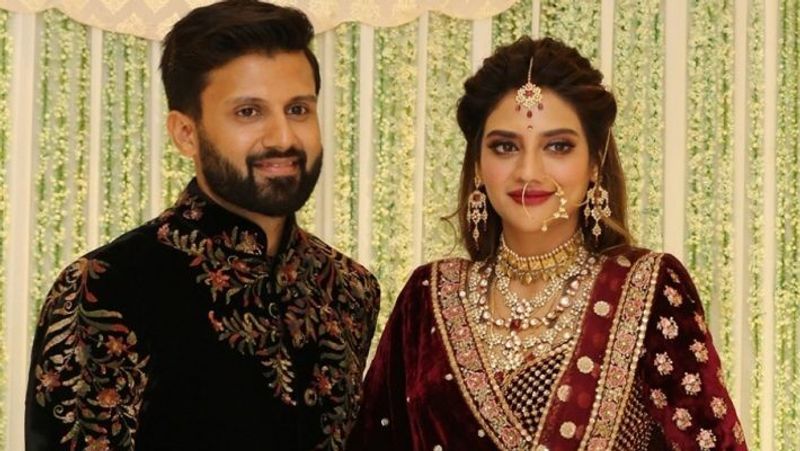 बता दें कि नुसरत जहां ने तुर्की के बॉडरम टाउन बिजनेसमैन निखिल जैन से 19 जून, 2019 को शादी की थी। दोनों ने मुस्लिम, हिंदू और क्रिश्चियन रीति-रिवाज से शादी की थी। 