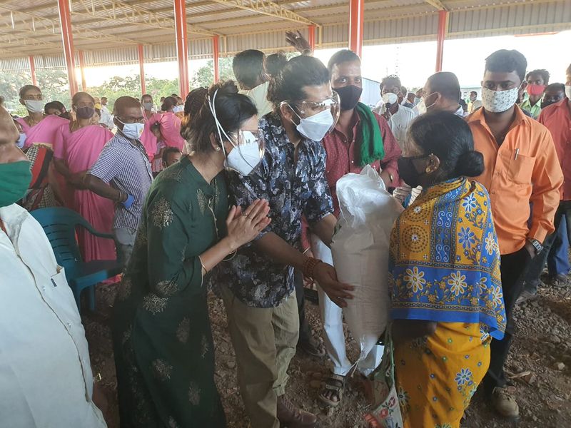 ಬಡ ಕುಟುಂಬಗಳಿಗೆ ಅಗತ್ಯ ವಸ್ತು ಹಂಚಿ ನೆರವು