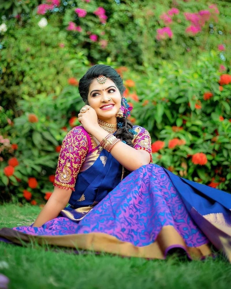 இயற்க்கை எழில் பொங்கும் இடத்தில் எழில் பொங்கும் அழகில் போஸ் 