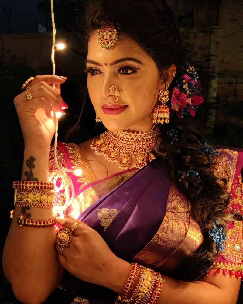 லைட் வெளிச்சத்தில் தெரிவது தேவதையோ 
