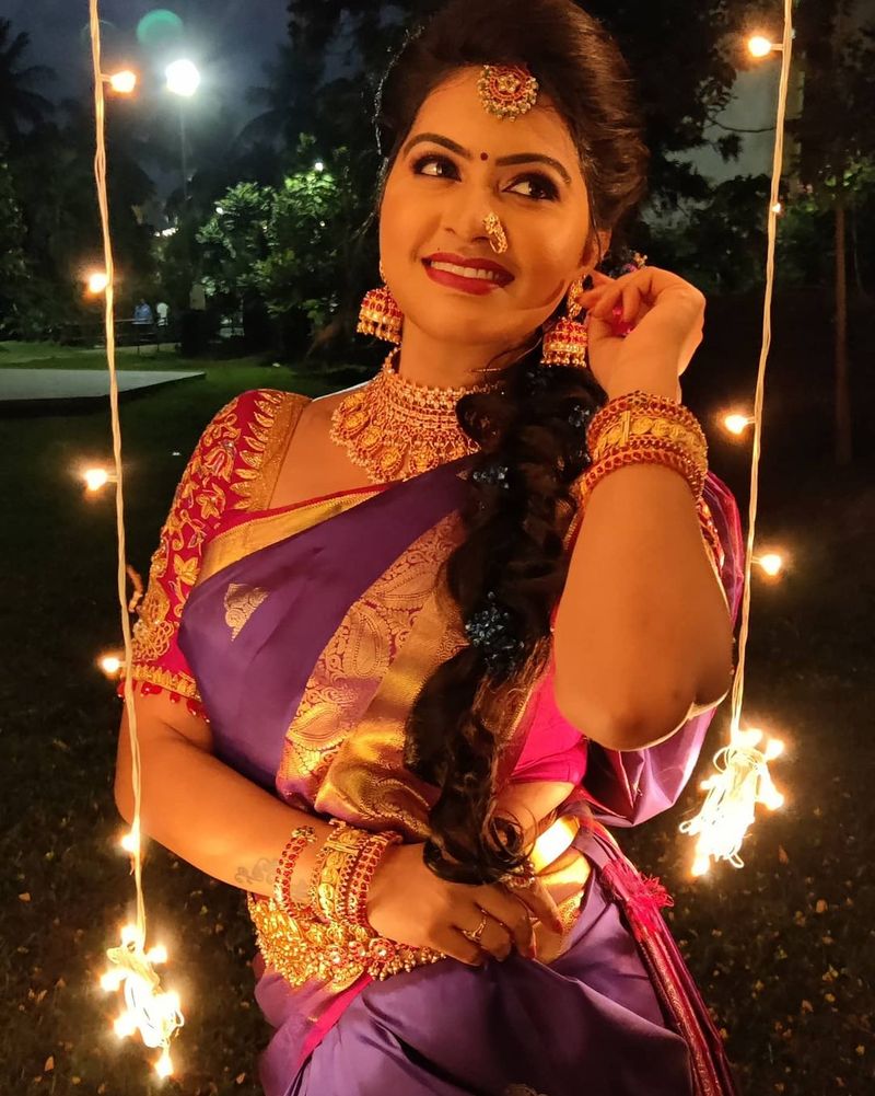 கவர்ந்திழுக்கும் பளீச் சிரிப்பு 