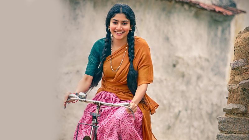 actress sai pallavi latest cotton saree cute photos trend in social media