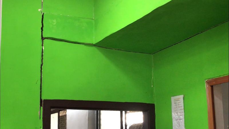 ഈ സ്ഥലത്ത് പൈലിങ്ങ് തുടങ്ങിയപ്പോഴാണ് നഗരസഭാ കെട്ടിടത്തിന്റെ അസ്ഥിവാരത്തിന് ഇളക്കം തട്ടിയത്. ഇന്ന് അനന്തപുരി കഫേയുടെ ഏറ്റവും പുറകിലെ മൂന്നാല് മുറികളുടെ ചുമരുകള് കെട്ടിടവുമായി ബന്ധമില്ലാത്ത തരത്തില് വിണ്ട് കീറി, തെന്നിനില്ക്കുന്ന അവസ്ഥയിലാണ്.