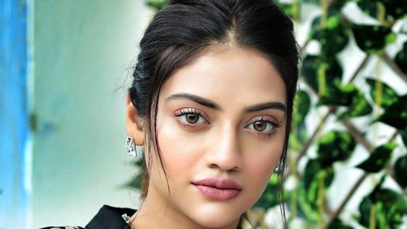 লুকোছাপা করে আর ঢেকে রাখতে পারলেন না সাংসদ অভিনেত্রী। অবশেষে প্রকাশ্যে এল নুসরতের বেবিবাম্প।