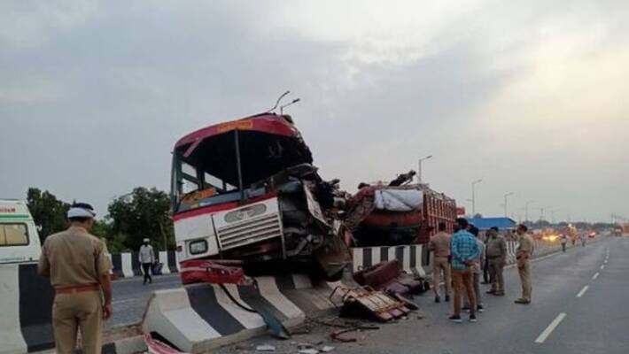 Roadways bus collided with DCM, four passengers died on the spot, condition of 12 critical asa Roadways bus collided with DCM, four passengers died on the spot, condition of 12 critical asa