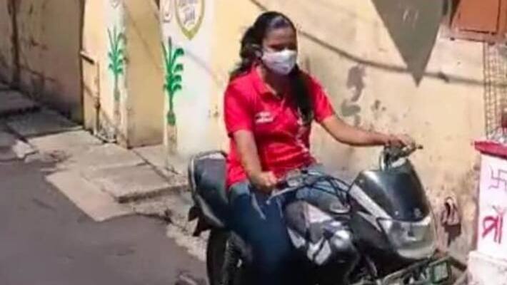 Cuttack girl becomes food delivery agent to support family during lockdown KPP Cuttack girl becomes food delivery agent to support family during lockdown KPP